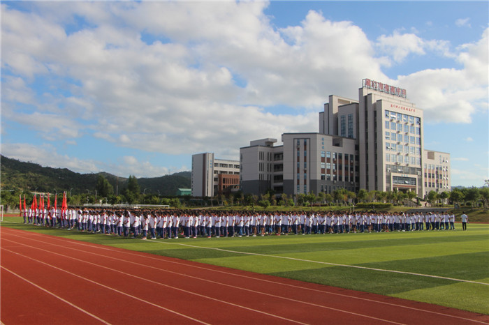 安溪高校学生军训收费,学生暑假军训训练