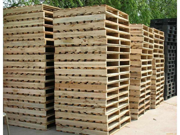 山东木托盘厂家——划算的二手木托盘就在万博木业