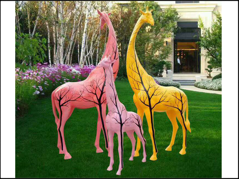 树脂彩绘长颈鹿雕塑